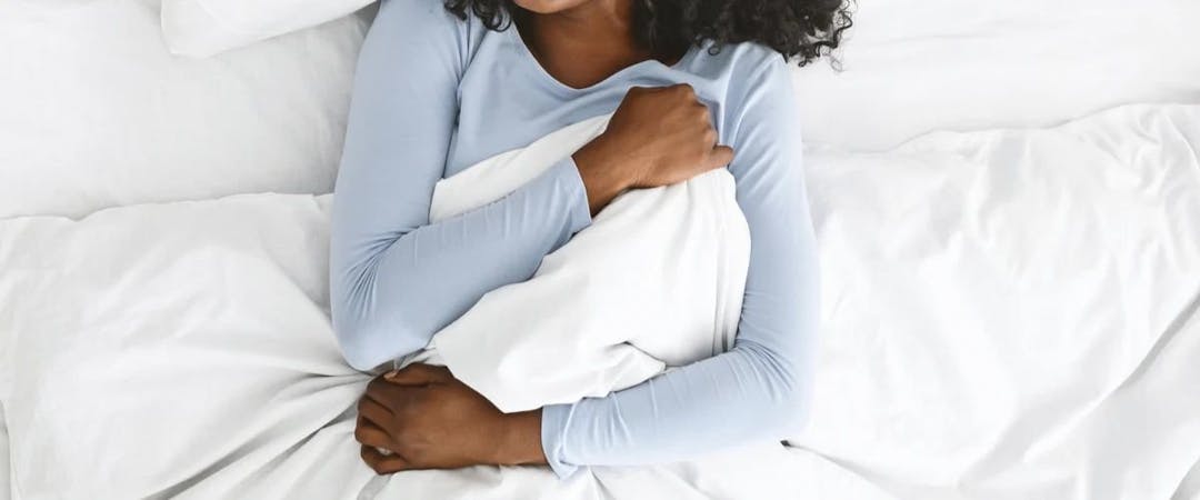 4 Reasons Why It's Good to Sleep With a Pillow Between Your Legs –